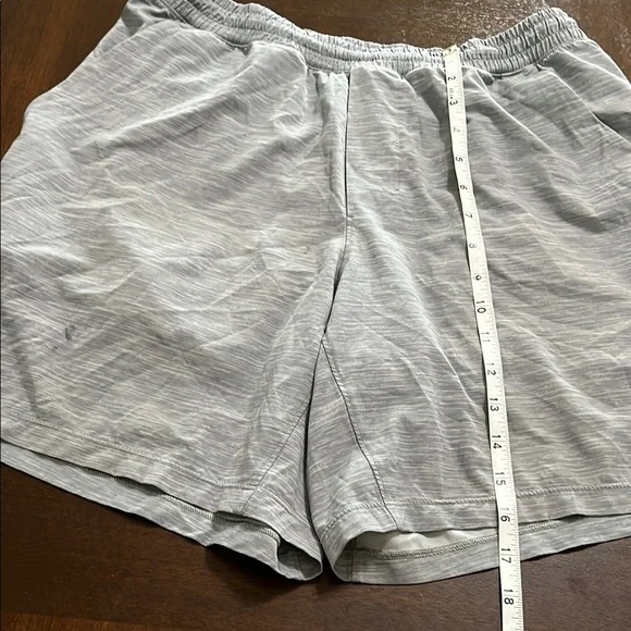 Lululemon Men's Gray Athletic Shorts - Picture 8 of 10